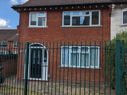 Room in a Shared House, East Street, KT17