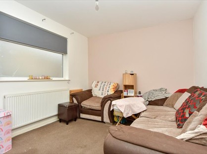 3 Bed Terraced House, Wellington Road, ME7