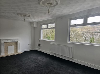 3 Bed Flat, Ystrad Road, CF41