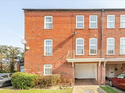 3 Bed Terraced House, Park Crescent, TW2