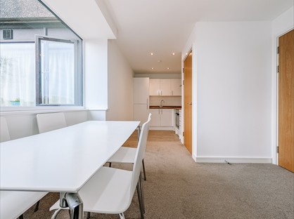 1 Bed Flat, Queens Moat House, RM1