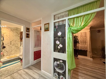 2 Bed Flat, High Barrets, SS14