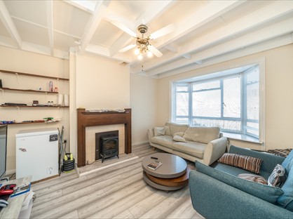 3 Bed Semi-Detached House, Kingsholm Gardens, SE9