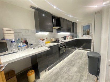 2 Bed Flat, Warwick Court, CR8