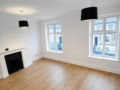 1 Bed Maisonette, Askew Crescent, W12
