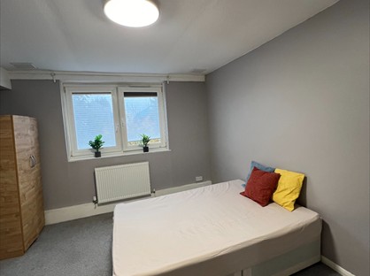Room in a Shared Flat, Barringer Square, SW17
