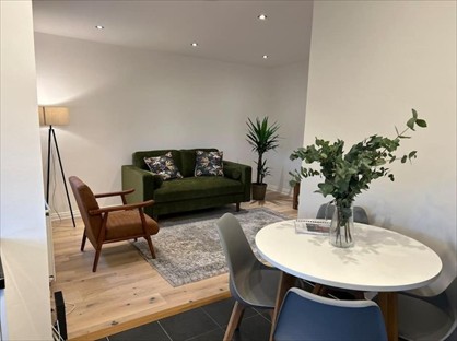 2 Bed Flat, Dumont Road, N16