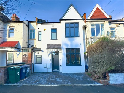 5 Bed Terraced House, Fallow Court Avenue, N12