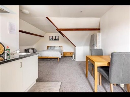 Studio Flat, Uxbridge Road, W3