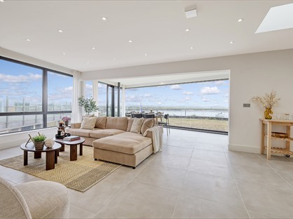 3 Bed Detached House, Kingsmans Farm Road, SS5