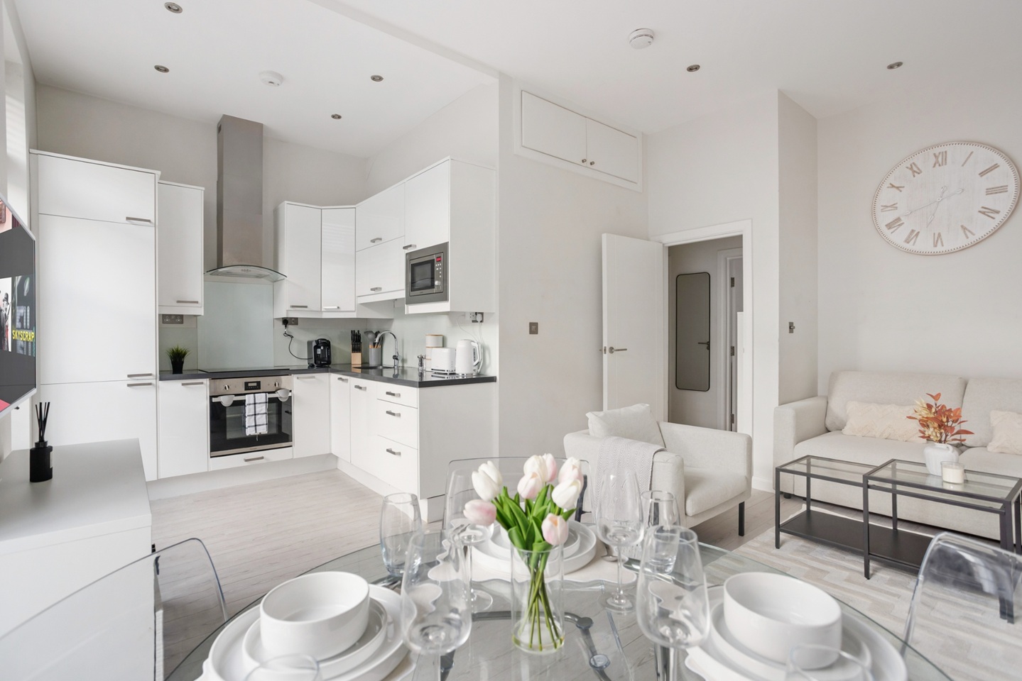 1 Bed Flat, Queensway, W2 photo 3