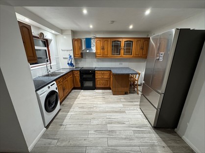 3 Bed Semi-Detached House, Woodside Court Road, CR0