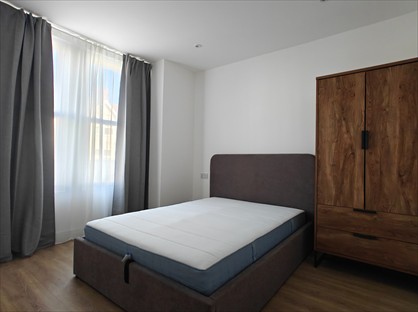 Room in a Shared House, George Road, KT3