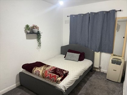 Room in a Shared Flat, Station Way, SM3