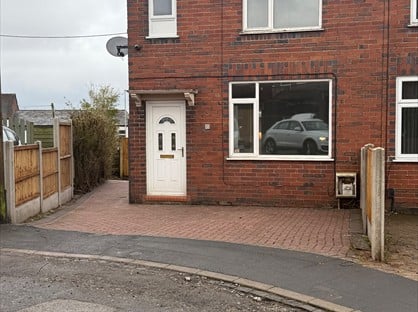 3 Bed Semi-Detached House, East Grove, ST3