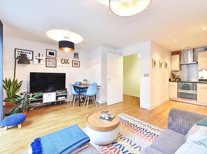 1 Bed Flat, Harry Zeital Way, E5