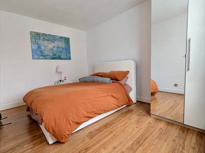 1 Bed Flat, Kensington Church Street, W8