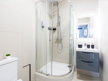 Studio Flat, Mitcham Road, SW17