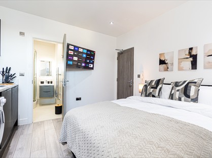 Studio Flat, Mitcham Road, SW17