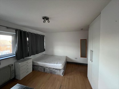 Studio Flat, Coleridge Way, UB7