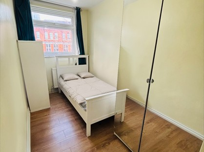 Room in a Shared Flat, Stunning Single Room In Old Street S, N1