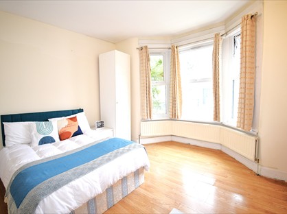 Room in a Shared House, Abdale Road, W12