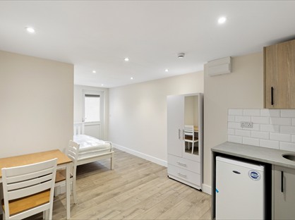 Studio Flat, Hedge Place Road, DA9