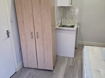 Studio Flat, Graham Road, HA3