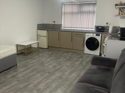 Studio Flat, Manchester Road, M16