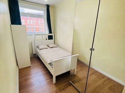 Room in a Shared Flat, Ian Bowater Court, N1
