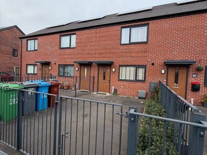 Room in a Shared House, Clowes St, M12