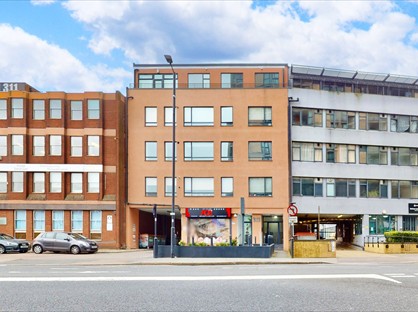 4 Bed Penthouse, Ballards Lane, N12