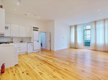 4 Bed Penthouse, Ballards Lane, N12