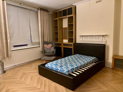 Room in a Shared Flat, Streatham High Road, SW16