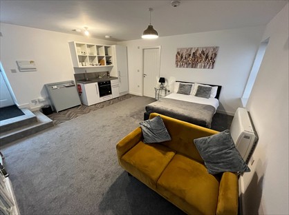 Studio Flat, Plants Yard, S80