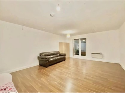 Studio Flat, Lower Road, SM1