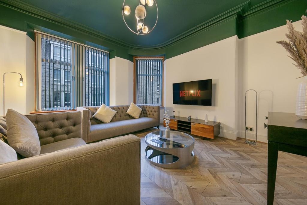 Aberdeen - 2 Bed Flat, Rosemount Place, AB25 - To Rent Now for £2,200. ...