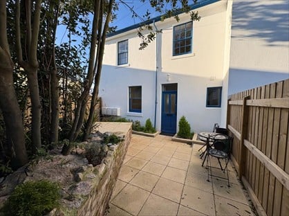 2 Bed Flat, Babbacombe Road, TQ1