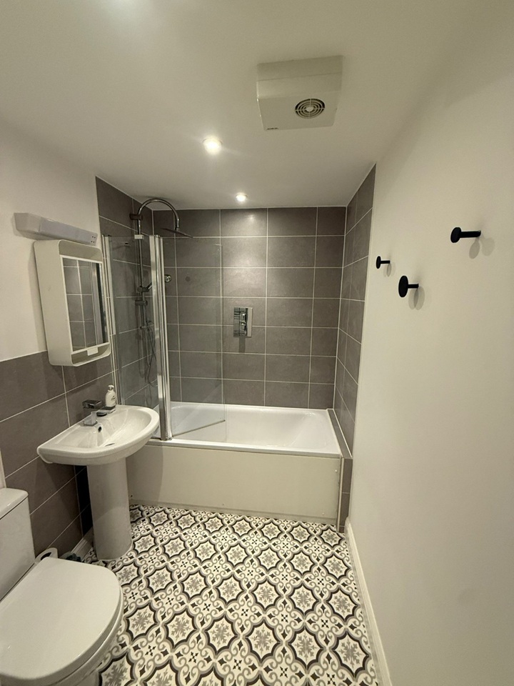 Bournemouth - 2 Bed Flat, Oliver Court, BH5 - To Rent Now for £1,200.00 p/m