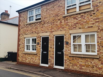 1 Bed Semi-Detached House, Rusham Road, TW20