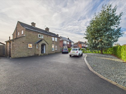 4 Bed Detached House, Leeds Road, YO8