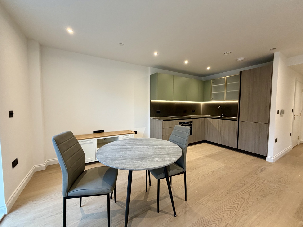 Additional image 2 of Studio Flat, London, SW6