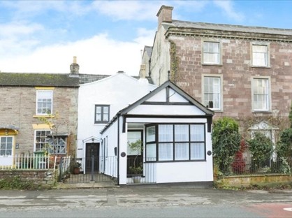 3 Bed Terraced House, Church Square, GL15