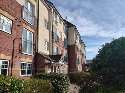 2 Bed Flat, Sandycroft Avenue, M22