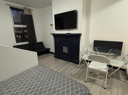Studio Flat, London, EC1V