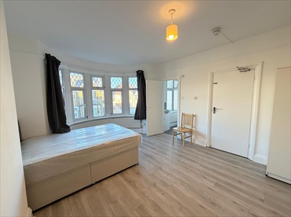 Studio Flat, Hibernia Road, TW3