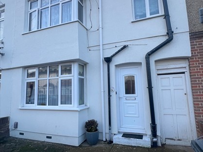 4 Bed Terraced House, Buckingham Avenue, TW14