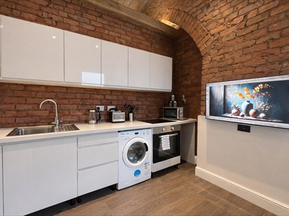 2 Bed Flat, Armley Road, L4