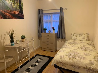 Room in a Shared House, Norfolk Avenue, N13