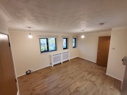 1 Bed Semi-Detached House, Haig Drive, SL1